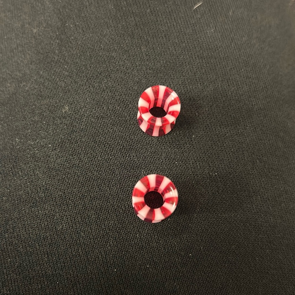 Acrylic eyelet tunnels red white